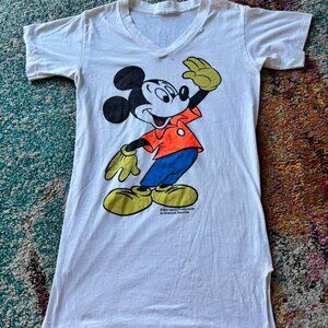 Vintage Mickey Mouse Graphic T-Shirt – White Retro Disney V-Neck Tee Classic Car